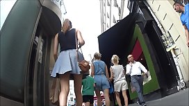 Два рогатых жены получают удовольствие от выебанного молодым парнем с большим петухом