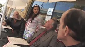 Симпатичная подросток Кендра Линн получает сперму на своих очках