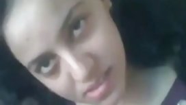 Мама любит лизать ее друзей Дочь киска