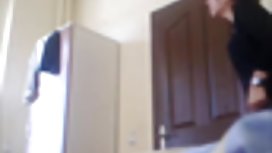 Брат восхищается брюнетками в семейной ролевой игре