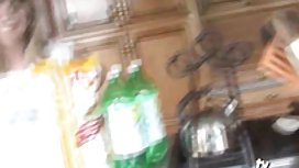 Блондинка шлюха трахает старый bf в воссоединении школы